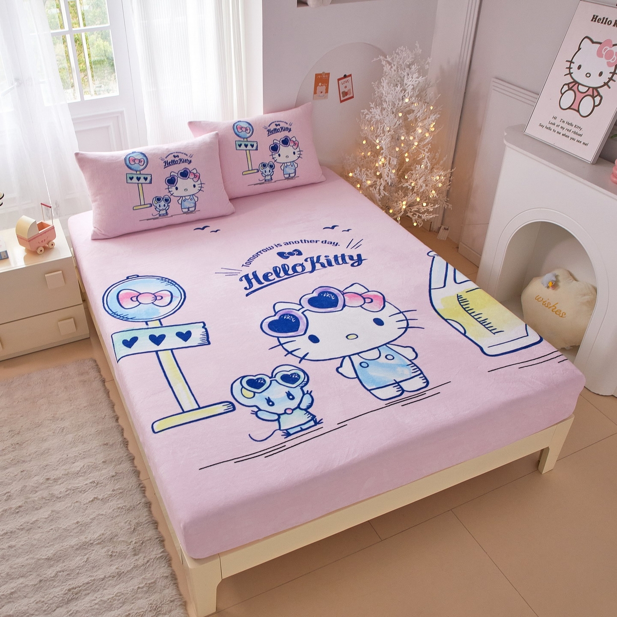 91家纺网 家纺一手货源 找家纺 蘭菲家纺 2025新款三丽欧牛奶绒套件系列单品床笠 车站KT