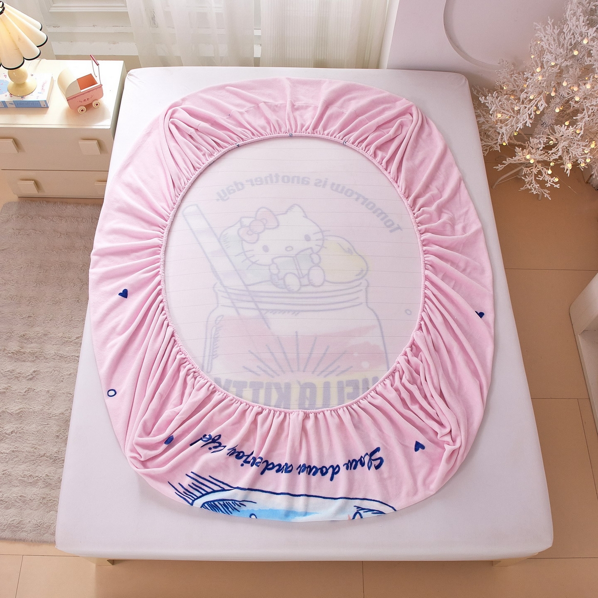 91家纺网 家纺一手货源 找家纺 蘭菲家纺 2025新款三丽欧牛奶绒套件系列单品床笠 大杯奶茶-KT