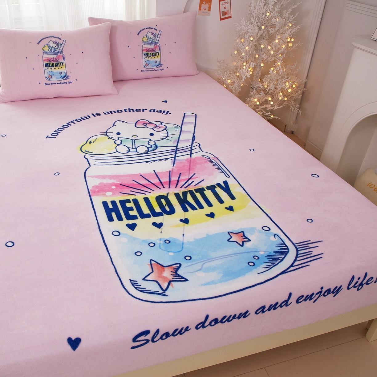 91家纺网 家纺一手货源 找家纺 蘭菲家纺 2025新款三丽欧牛奶绒套件系列单品床笠 大杯奶茶-KT