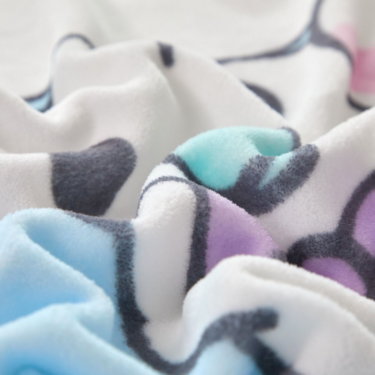 91家纺网 家纺一手货源 找家纺 蘭菲家纺 2025新款三丽欧牛奶绒套件系列单品床笠 逛街狗