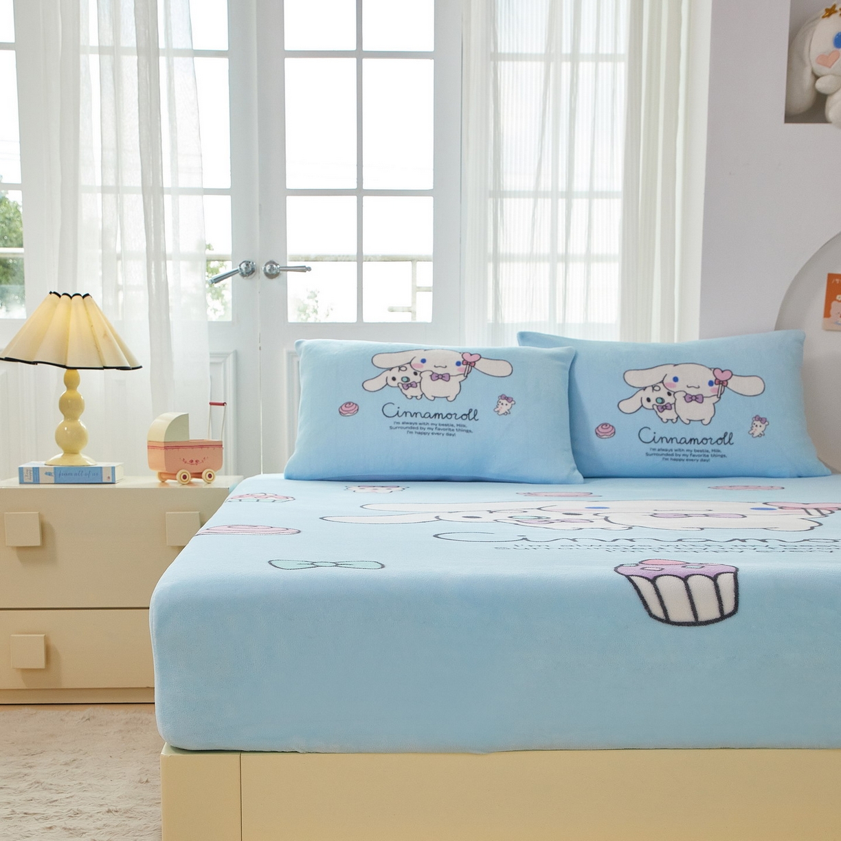 91家纺网 家纺一手货源 找家纺 蘭菲家纺 2025新款三丽欧牛奶绒套件系列单品床笠 逛街狗