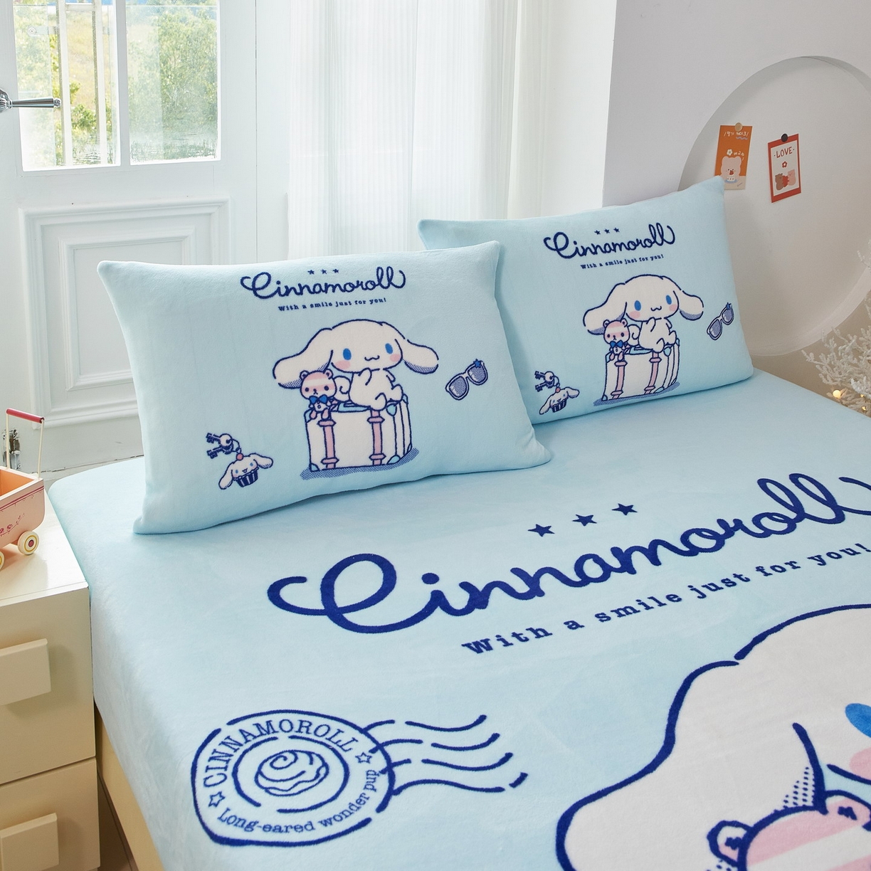 91家纺网 家纺一手货源 找家纺 蘭菲家纺 2025新款三丽欧牛奶绒套件系列单品床笠 精致狗狗