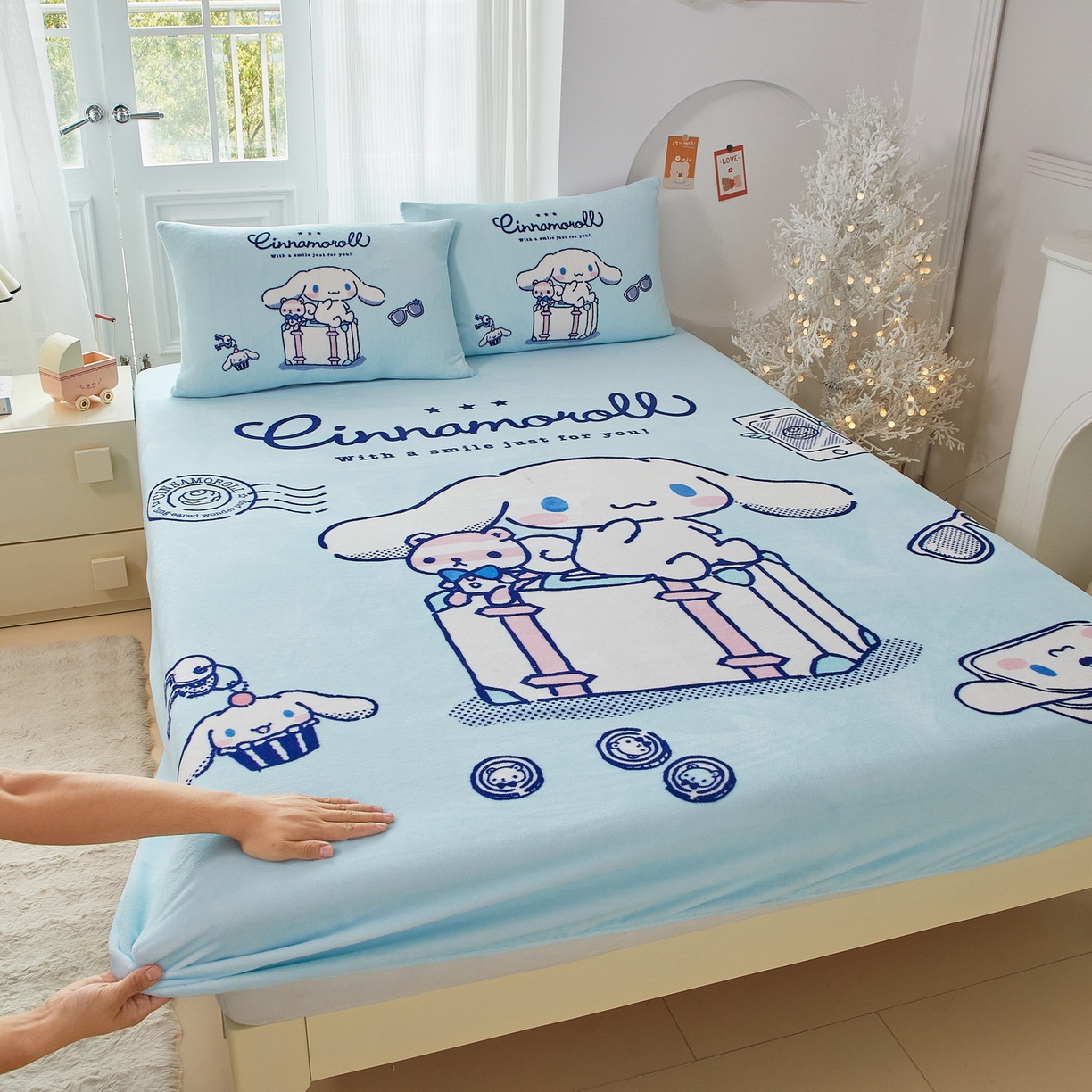 91家纺网 家纺一手货源 找家纺 蘭菲家纺 2025新款三丽欧牛奶绒套件系列单品床笠 精致狗狗