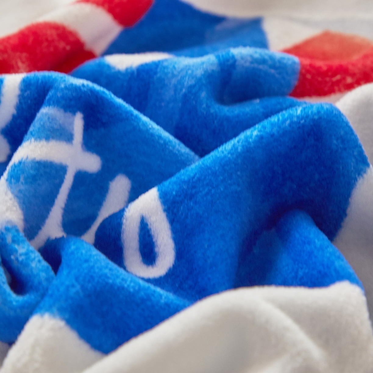 91家纺网 家纺一手货源 找家纺 蘭菲家纺 2025新款三丽欧牛奶绒套件系列单品床笠 可爱KT-灰