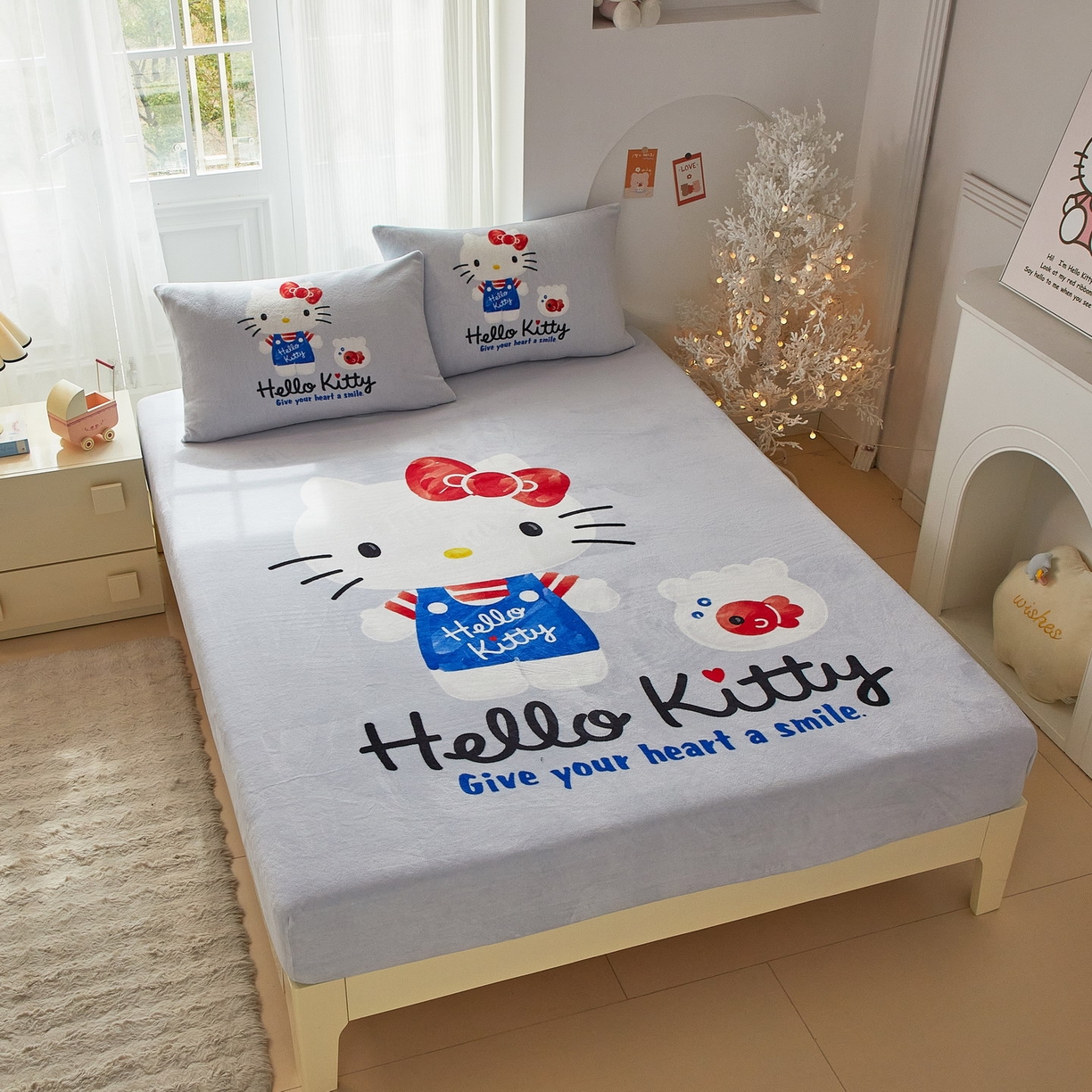 91家纺网 家纺一手货源 找家纺 蘭菲家纺 2025新款三丽欧牛奶绒套件系列单品床笠 可爱KT-灰