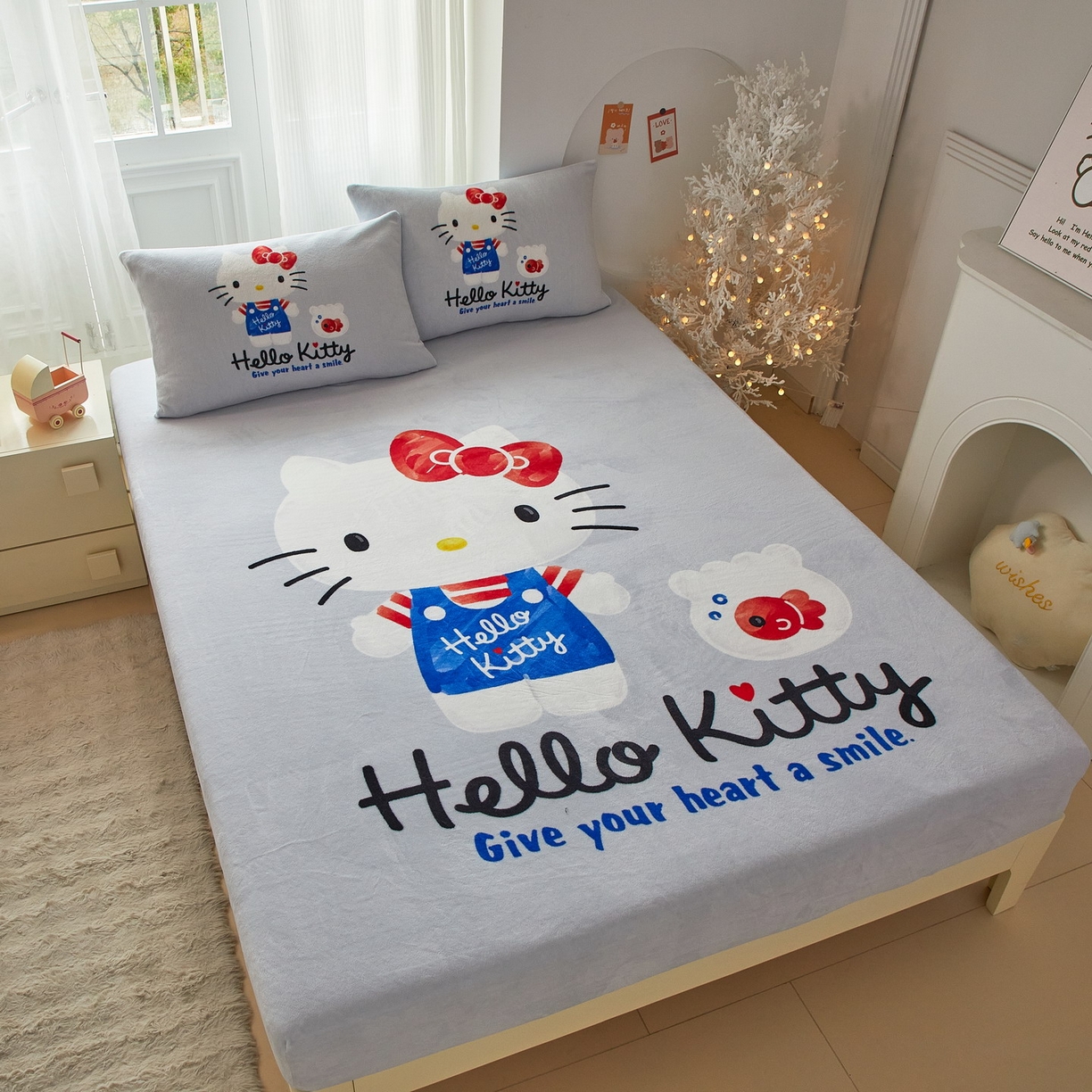 91家纺网 家纺一手货源 找家纺 蘭菲家纺 2025新款三丽欧牛奶绒套件系列单品床笠 可爱KT-灰