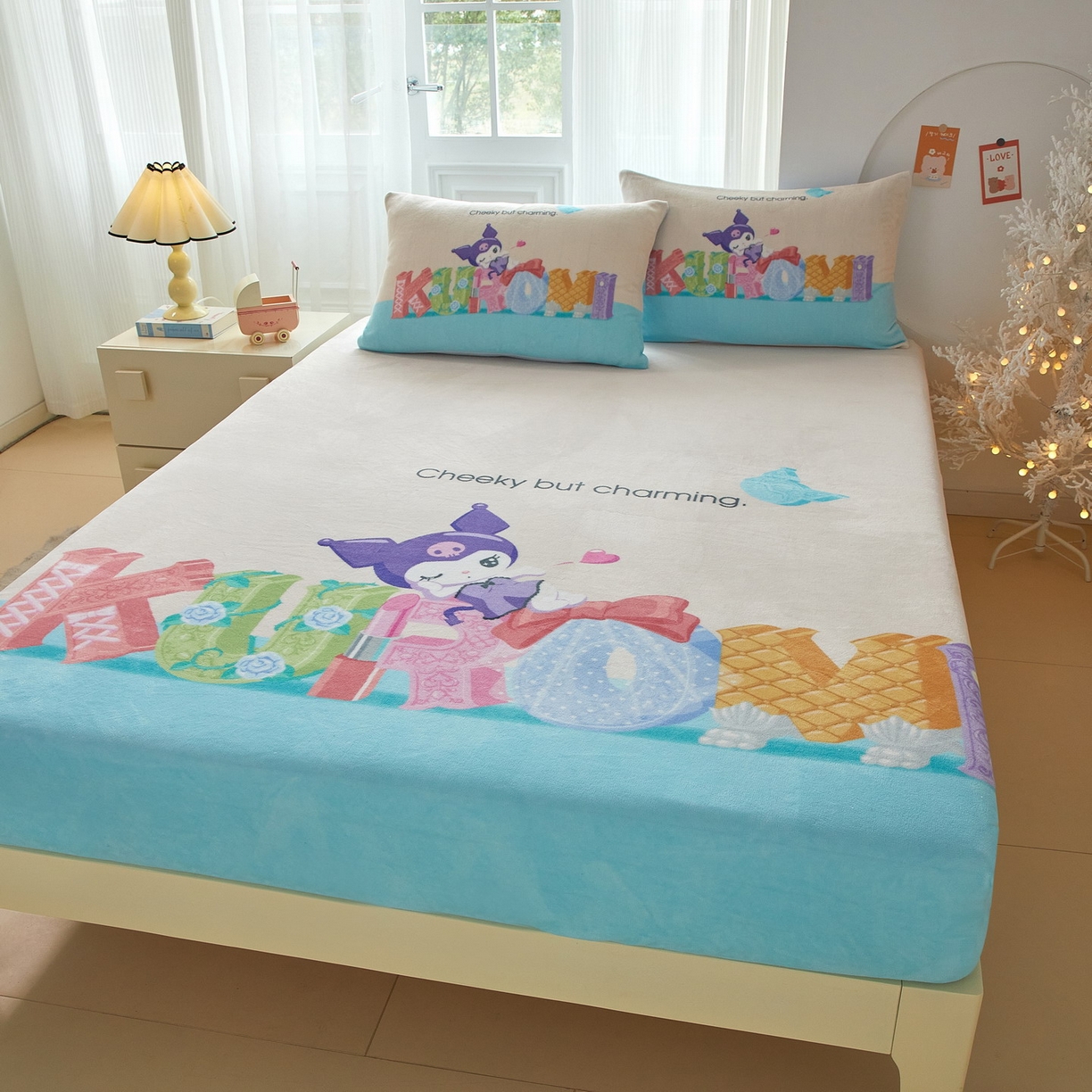 91家纺网 家纺一手货源 找家纺 蘭菲家纺 2025新款三丽欧牛奶绒套件系列单品床笠 快乐小库