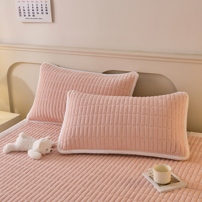 91家纺网 家纺一手货源 找家纺 （总）悠米悠家 2025新款牛奶绒夹棉加厚床褥-小狗 小熊系列