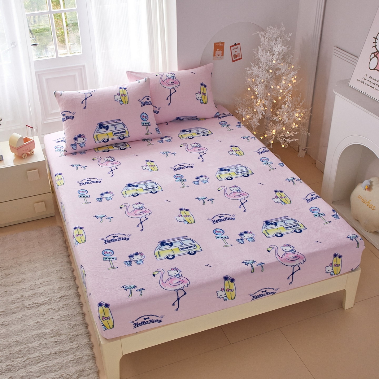 91家纺网 家纺一手货源 找家纺 蘭菲家纺 2025新款三丽欧牛奶绒套件系列单品床笠 快乐休假