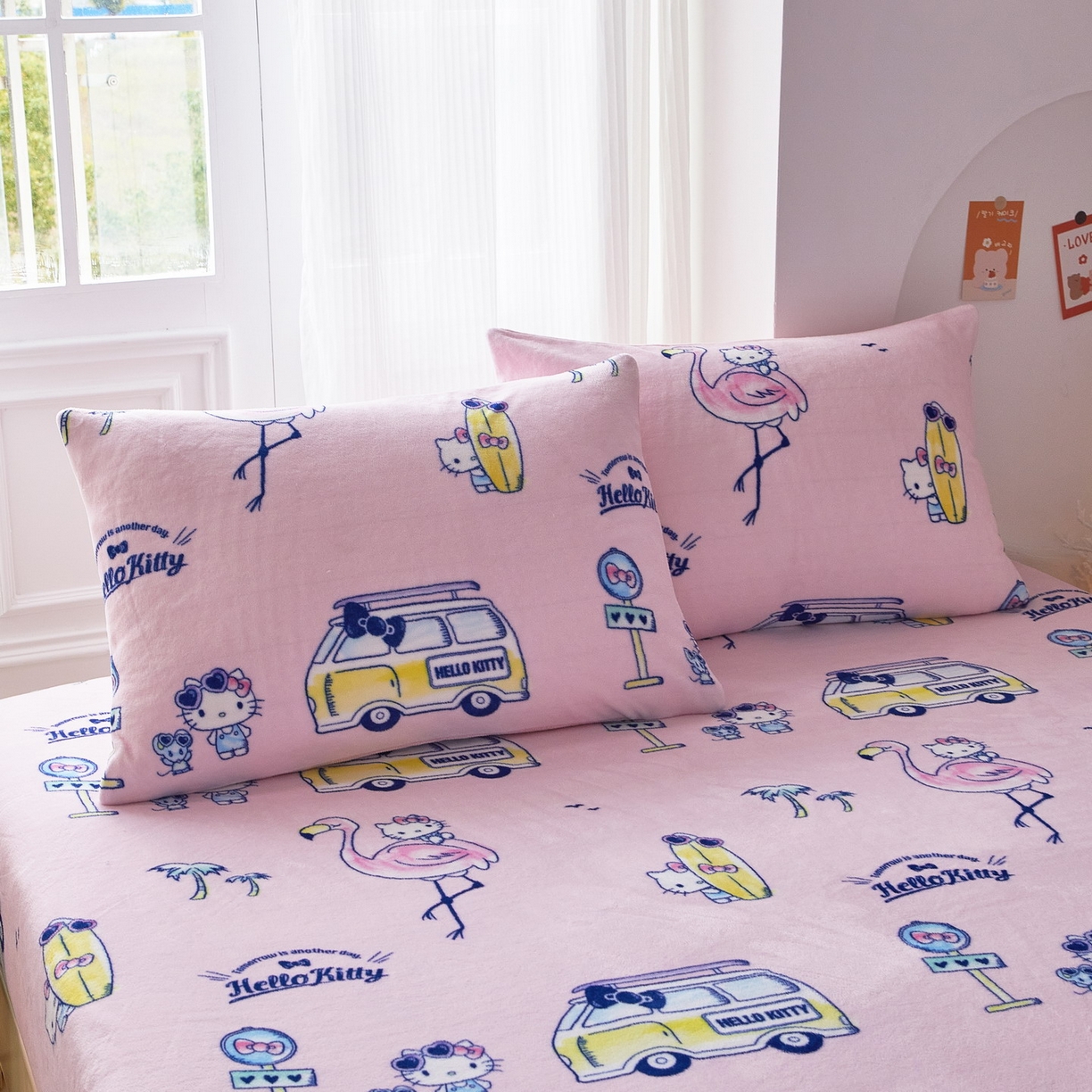 91家纺网 家纺一手货源 找家纺 蘭菲家纺 2025新款三丽欧牛奶绒套件系列单品床笠 快乐休假