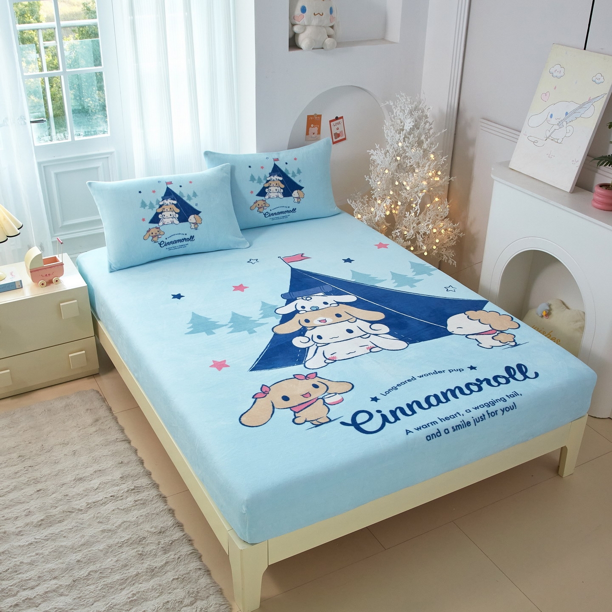 91家纺网 家纺一手货源 找家纺 蘭菲家纺 2025新款三丽欧牛奶绒套件系列单品床笠 露营快乐