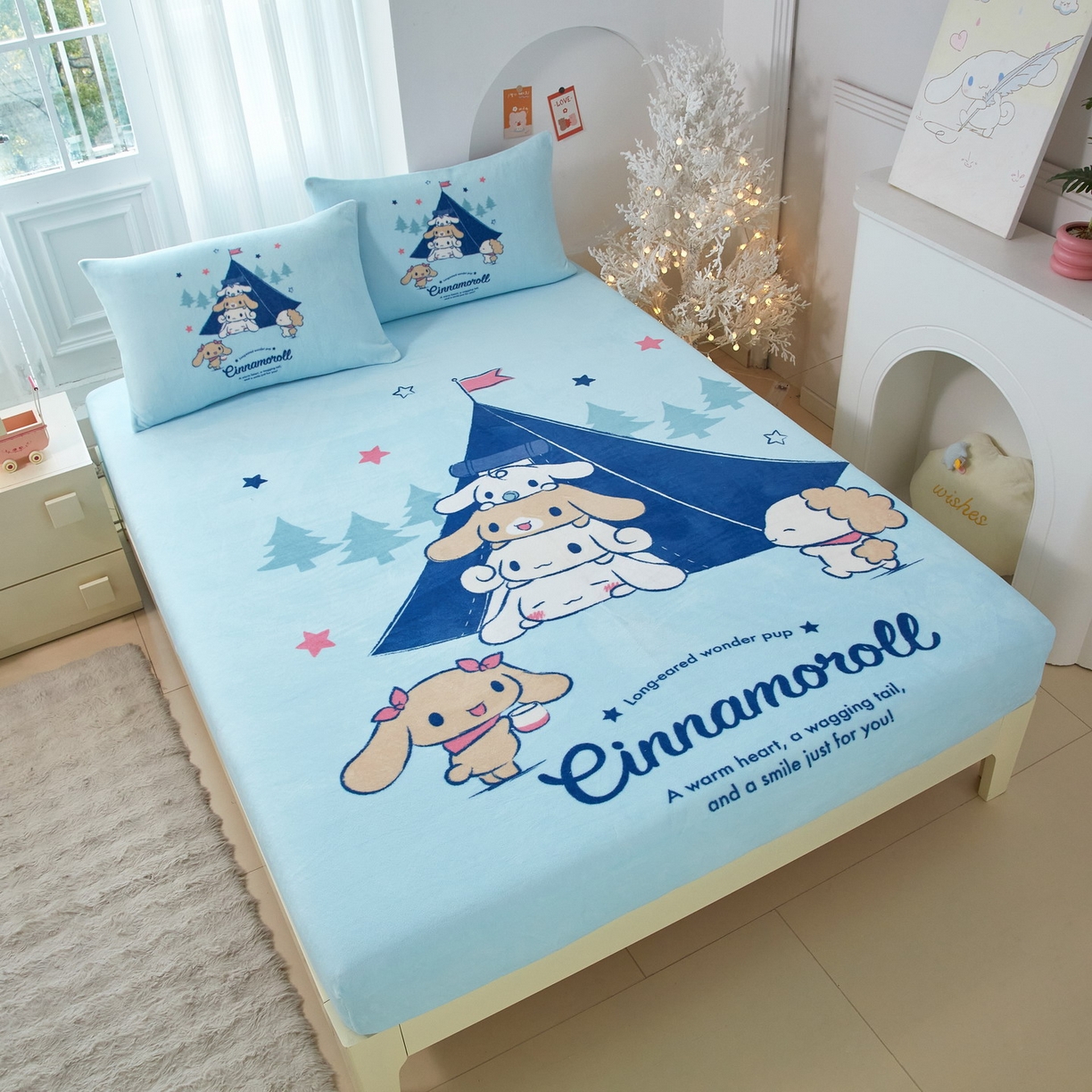 91家纺网 家纺一手货源 找家纺 蘭菲家纺 2025新款三丽欧牛奶绒套件系列单品床笠 露营快乐