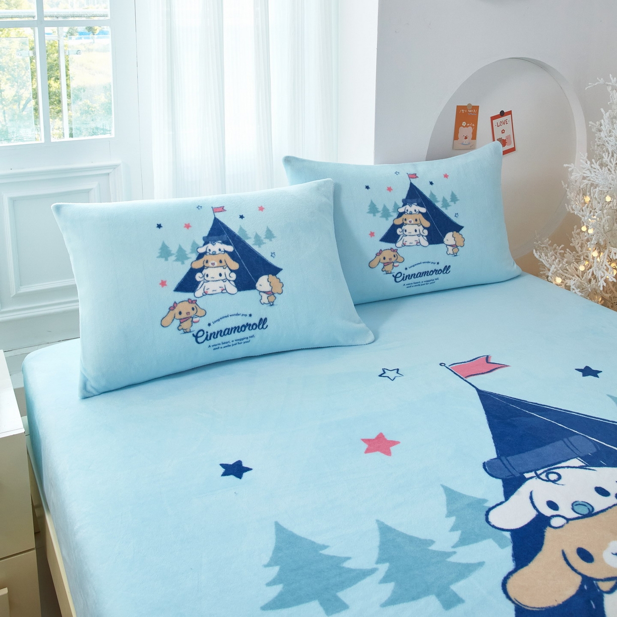 91家纺网 家纺一手货源 找家纺 蘭菲家纺 2025新款三丽欧牛奶绒套件系列单品床笠 露营快乐