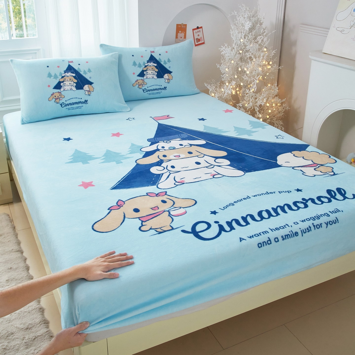 91家纺网 家纺一手货源 找家纺 蘭菲家纺 2025新款三丽欧牛奶绒套件系列单品床笠 露营快乐