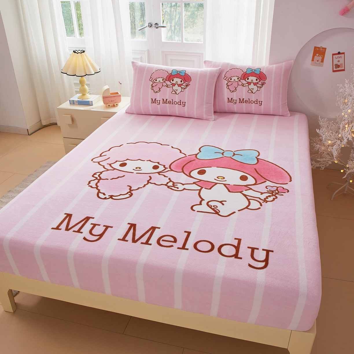 91家纺网 家纺一手货源 找家纺 蘭菲家纺 2025新款三丽欧牛奶绒套件系列单品床笠 美乐必爱