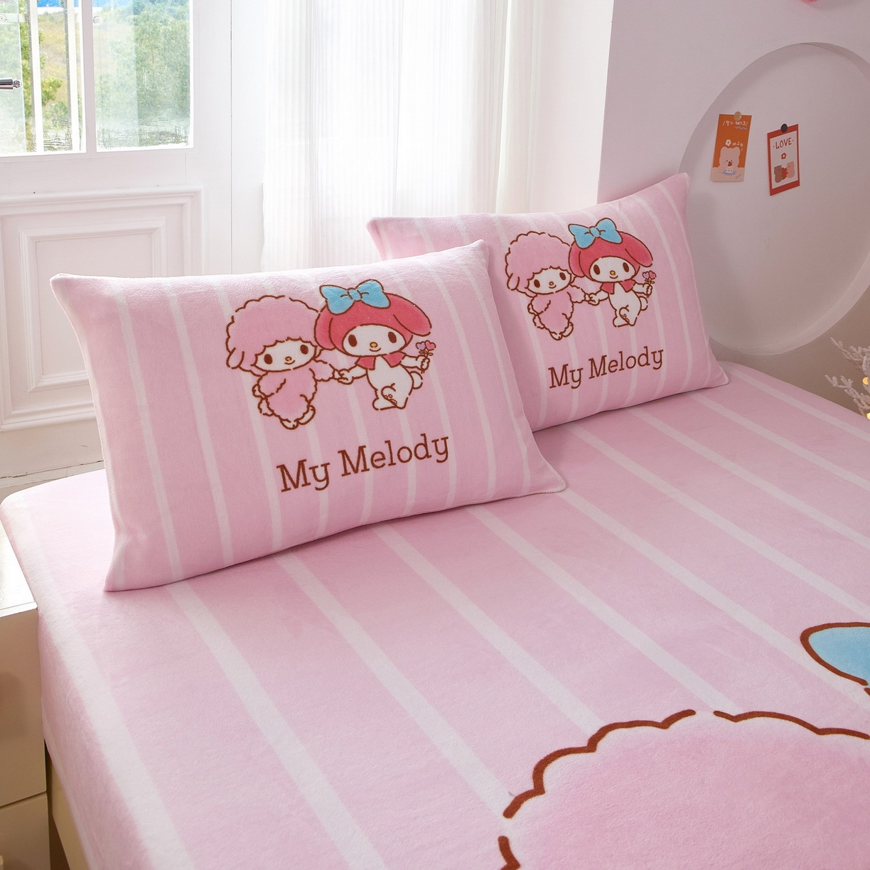 91家纺网 家纺一手货源 找家纺 蘭菲家纺 2025新款三丽欧牛奶绒套件系列单品床笠 美乐必爱