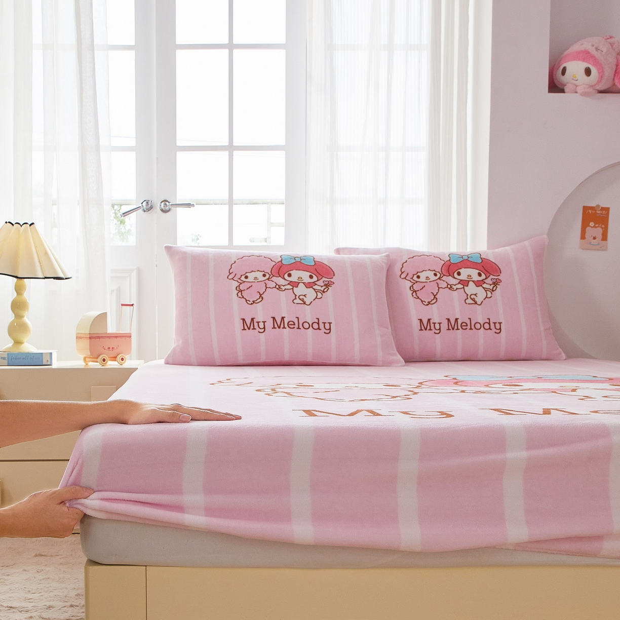 91家纺网 家纺一手货源 找家纺 蘭菲家纺 2025新款三丽欧牛奶绒套件系列单品床笠 美乐必爱