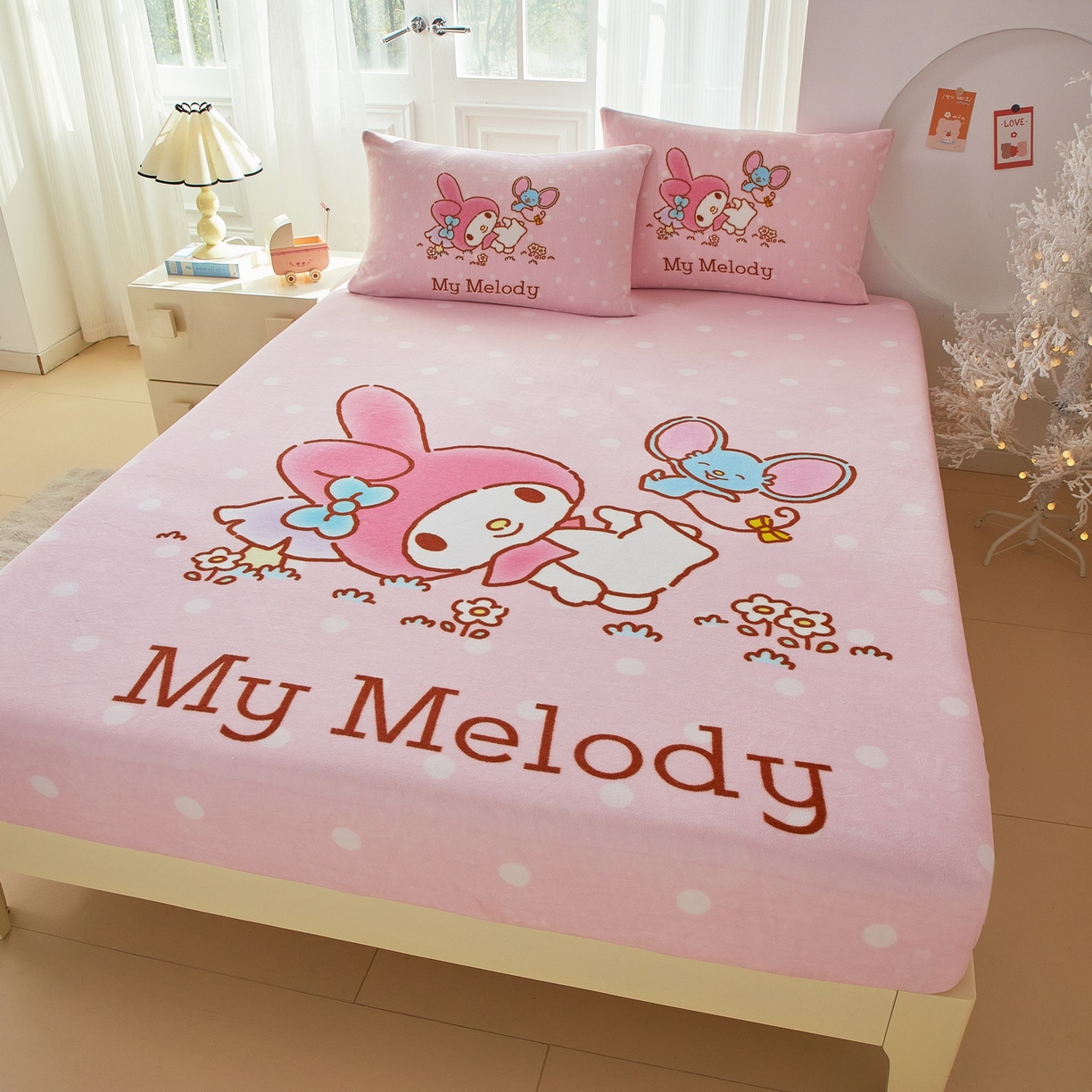 91家纺网 家纺一手货源 找家纺 蘭菲家纺 2025新款三丽欧牛奶绒套件系列单品床笠 轻松美乐蒂