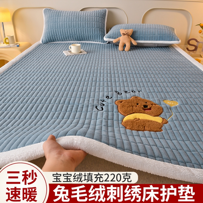 91家纺网 家纺一手货源 找家纺 （总）悠米悠家 2025新款牛奶绒夹棉加厚床褥-小狗 小熊系列