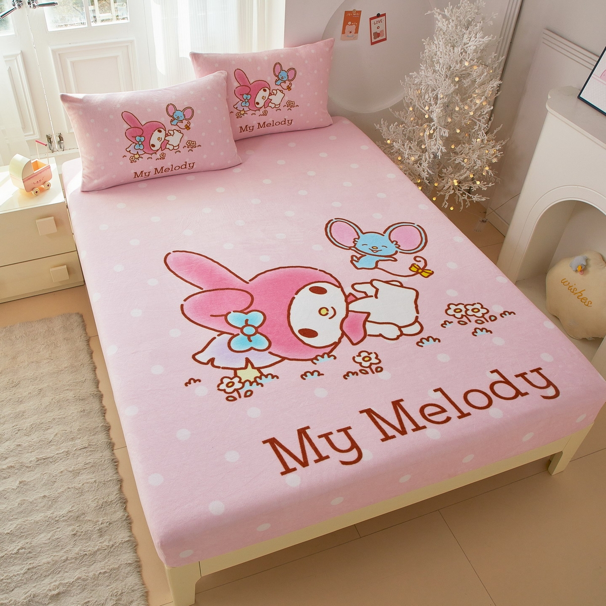 91家纺网 家纺一手货源 找家纺 蘭菲家纺 2025新款三丽欧牛奶绒套件系列单品床笠 轻松美乐蒂