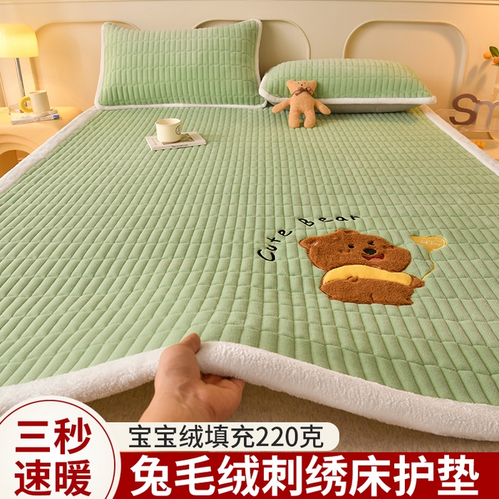 91家纺网 家纺一手货源 找家纺 （总）悠米悠家 2025新款牛奶绒夹棉加厚床褥-小狗 小熊系列
