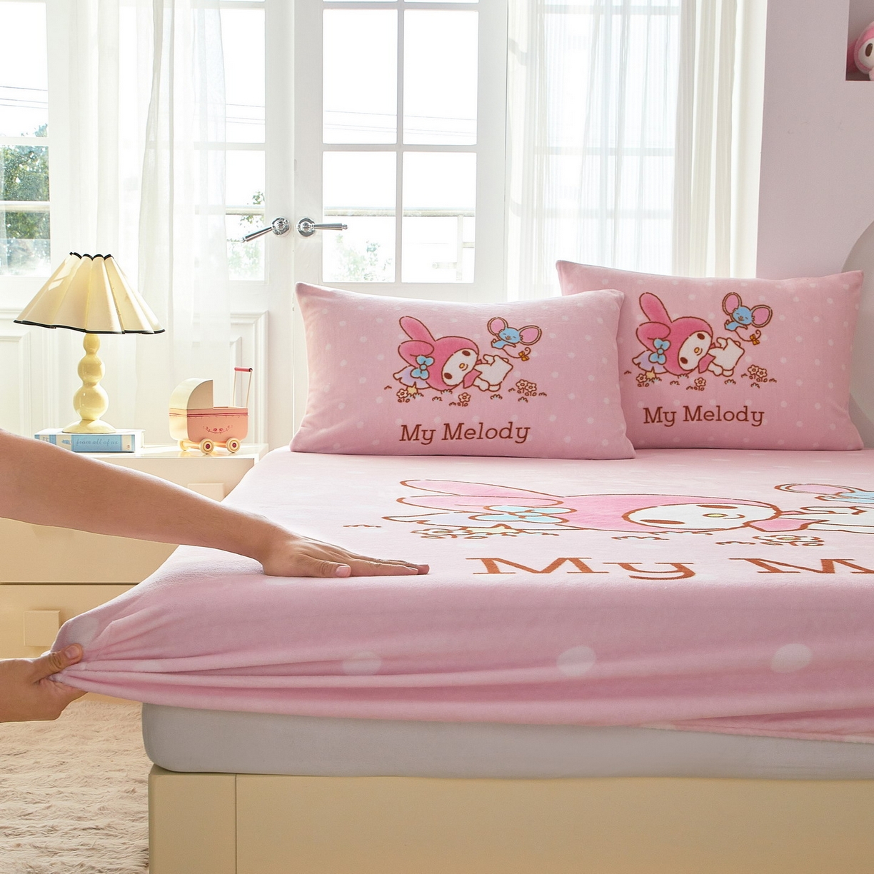 91家纺网 家纺一手货源 找家纺 蘭菲家纺 2025新款三丽欧牛奶绒套件系列单品床笠 轻松美乐蒂