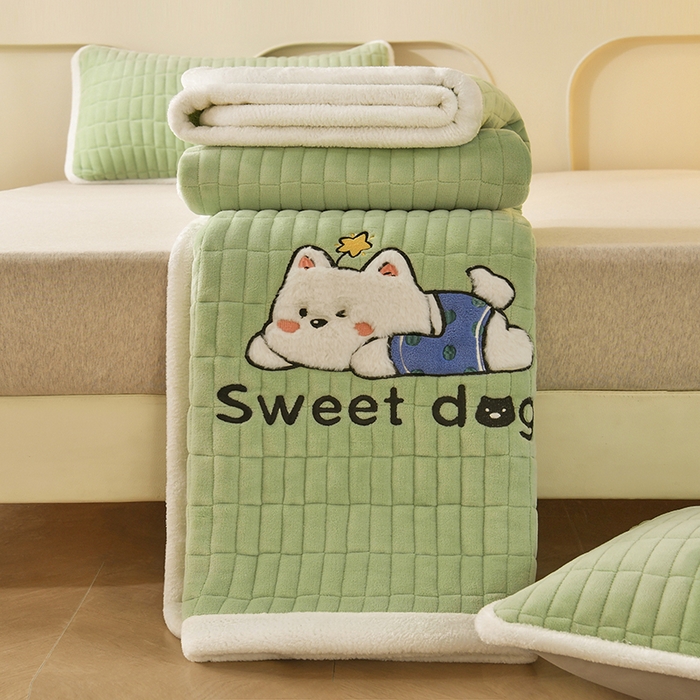 91家纺网 家纺一手货源 找家纺 悠米悠家 2025新款牛奶绒夹棉加厚床褥-小狗 小熊系列 小狗-绿色