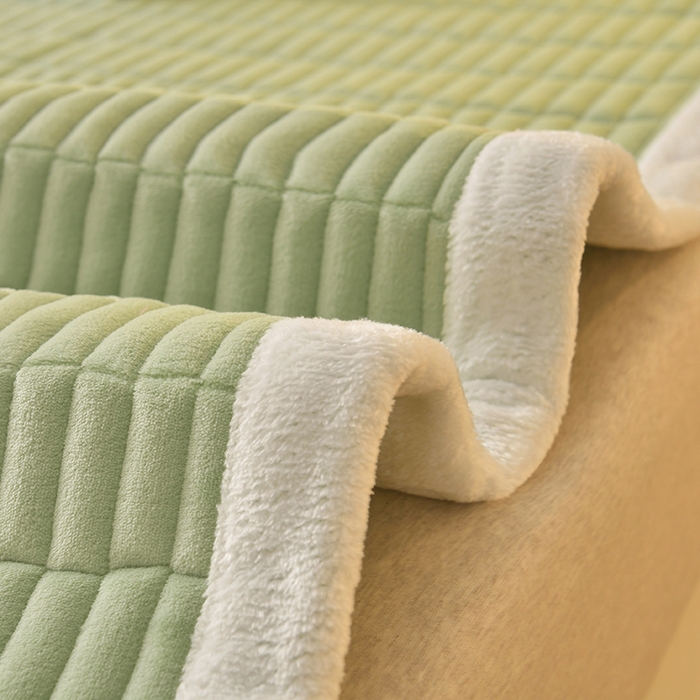 91家纺网 家纺一手货源 找家纺 悠米悠家 2025新款牛奶绒夹棉加厚床褥-小狗 小熊系列 小狗-绿色