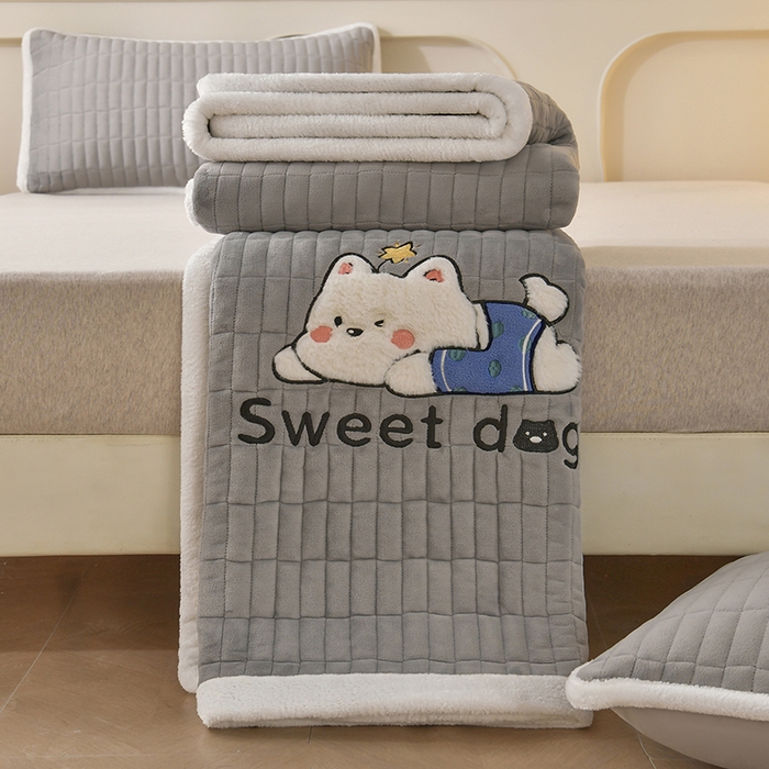 91家纺网 家纺一手货源 找家纺 悠米悠家 2025新款牛奶绒夹棉加厚床褥-小狗 小熊系列 小狗-灰色