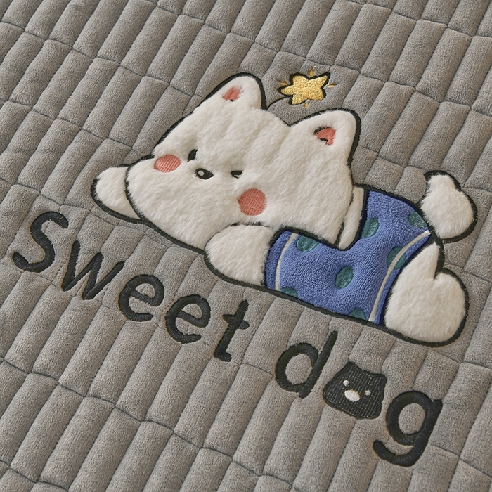 91家纺网 家纺一手货源 找家纺 悠米悠家 2025新款牛奶绒夹棉加厚床褥-小狗 小熊系列 小狗-灰色