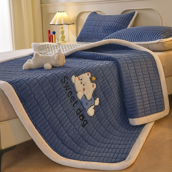 91家纺网 家纺一手货源 找家纺 悠米悠家 2025新款牛奶绒夹棉加厚床褥-小狗 小熊系列 小狗-深蓝