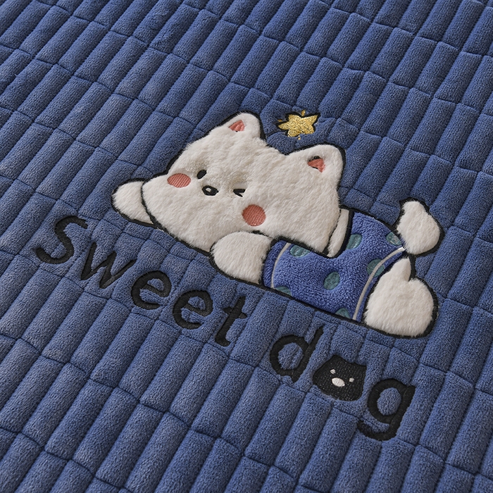 91家纺网 家纺一手货源 找家纺 悠米悠家 2025新款牛奶绒夹棉加厚床褥-小狗 小熊系列 小狗-深蓝
