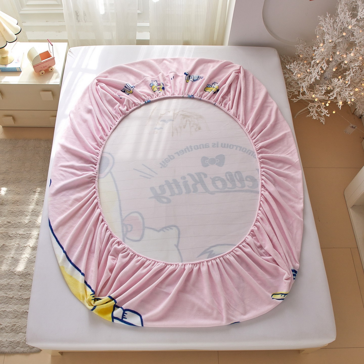 91家纺网 家纺一手货源 找家纺 蘭菲家纺 2025新款三丽欧牛奶绒套件系列单品床笠 夏日快乐