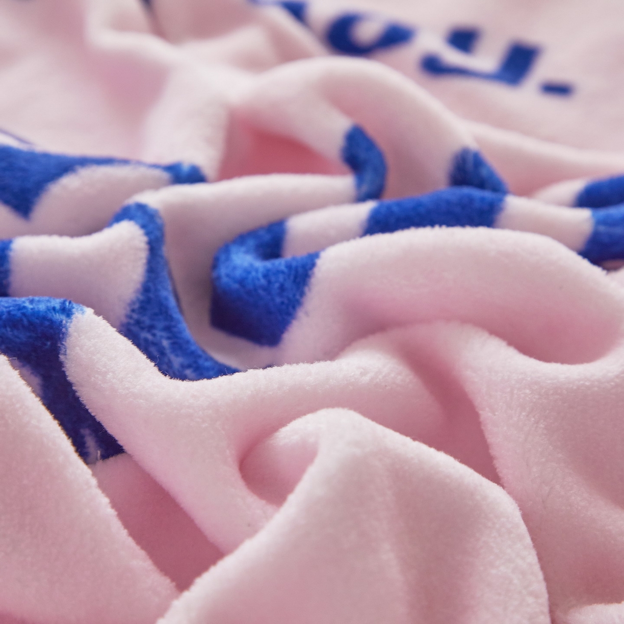 91家纺网 家纺一手货源 找家纺 蘭菲家纺 2025新款三丽欧牛奶绒套件系列单品床笠 夏日快乐