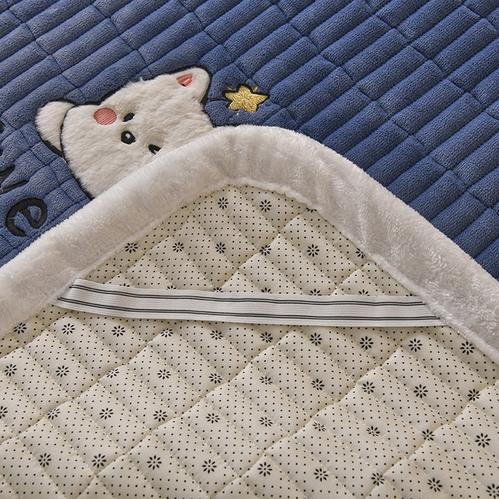 91家纺网 家纺一手货源 找家纺 悠米悠家 2025新款牛奶绒夹棉加厚床褥-小狗 小熊系列 小狗-深蓝