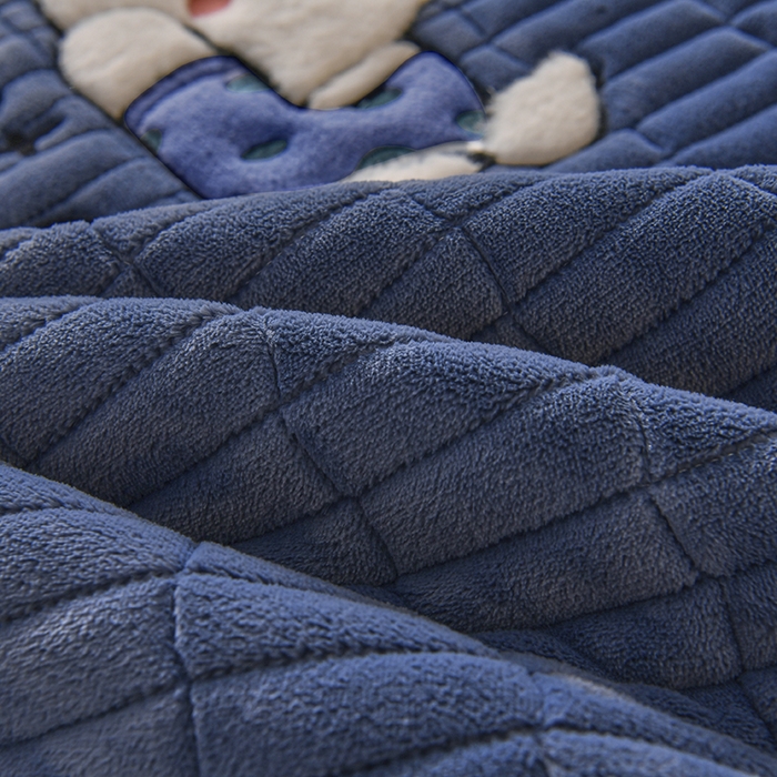 91家纺网 家纺一手货源 找家纺 悠米悠家 2025新款牛奶绒夹棉加厚床褥-小狗 小熊系列 小狗-深蓝