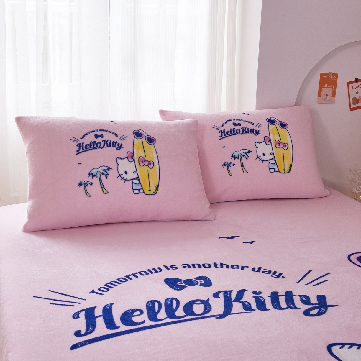 91家纺网 家纺一手货源 找家纺 蘭菲家纺 2025新款三丽欧牛奶绒套件系列单品床笠 夏日快乐