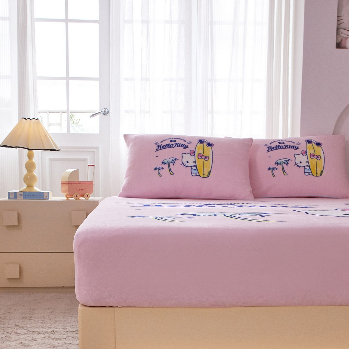 91家纺网 家纺一手货源 找家纺 蘭菲家纺 2025新款三丽欧牛奶绒套件系列单品床笠 夏日快乐