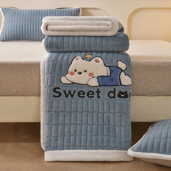 91家纺网 家纺一手货源 找家纺 悠米悠家 2025新款牛奶绒夹棉加厚床褥-小狗 小熊系列 小狗-蓝色