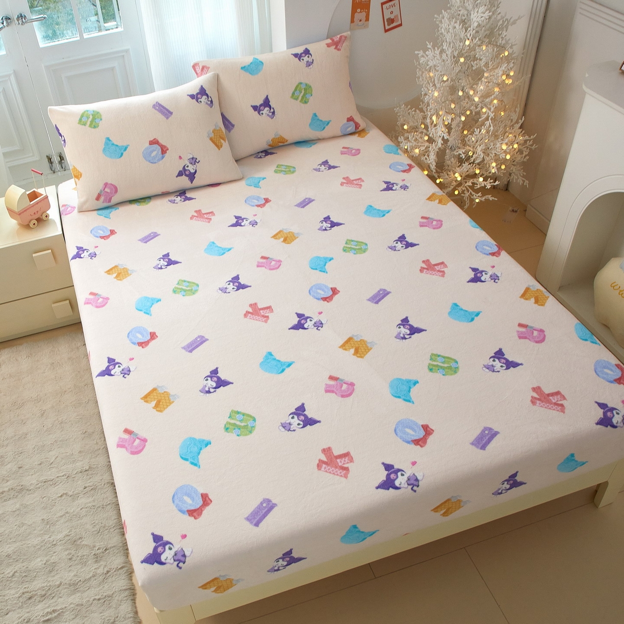 91家纺网 家纺一手货源 找家纺 蘭菲家纺 2025新款三丽欧牛奶绒套件系列单品床笠 小库儿