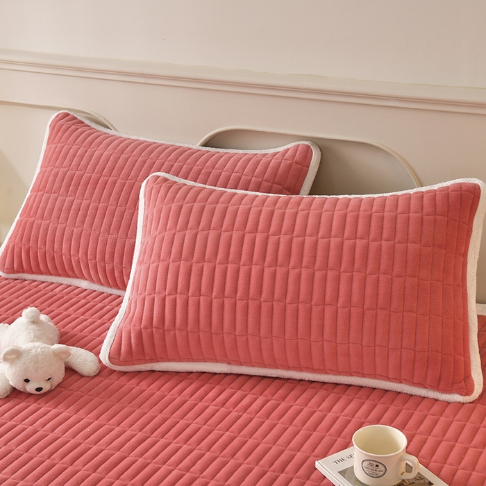 91家纺网 家纺一手货源 找家纺 悠米悠家 2025新款牛奶绒夹棉加厚床褥-小狗 小熊系列 小狗-红色