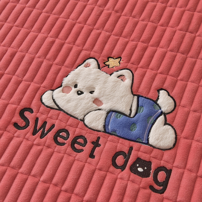 91家纺网 家纺一手货源 找家纺 悠米悠家 2025新款牛奶绒夹棉加厚床褥-小狗 小熊系列 小狗-红色