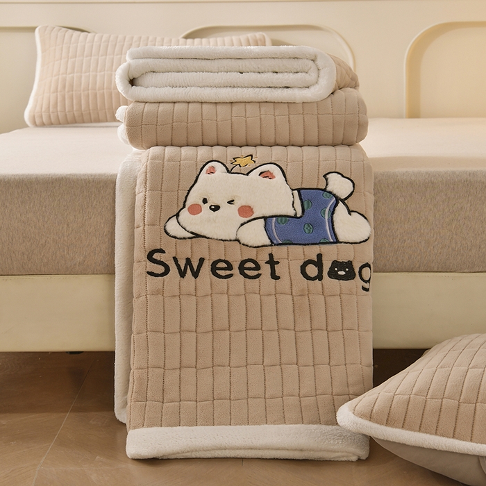 91家纺网 家纺一手货源 找家纺 悠米悠家 2025新款牛奶绒夹棉加厚床褥-小狗 小熊系列 小狗-卡其色