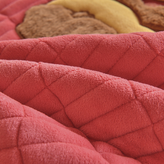 91家纺网 家纺一手货源 找家纺 悠米悠家 2025新款牛奶绒夹棉加厚床褥-小狗 小熊系列 小熊-红色