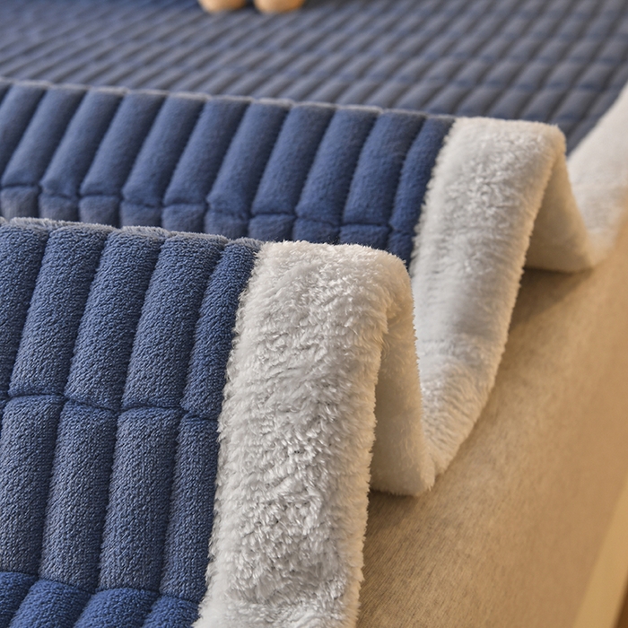 91家纺网 家纺一手货源 找家纺 悠米悠家 2025新款牛奶绒夹棉加厚床褥-小狗 小熊系列 小熊-深蓝