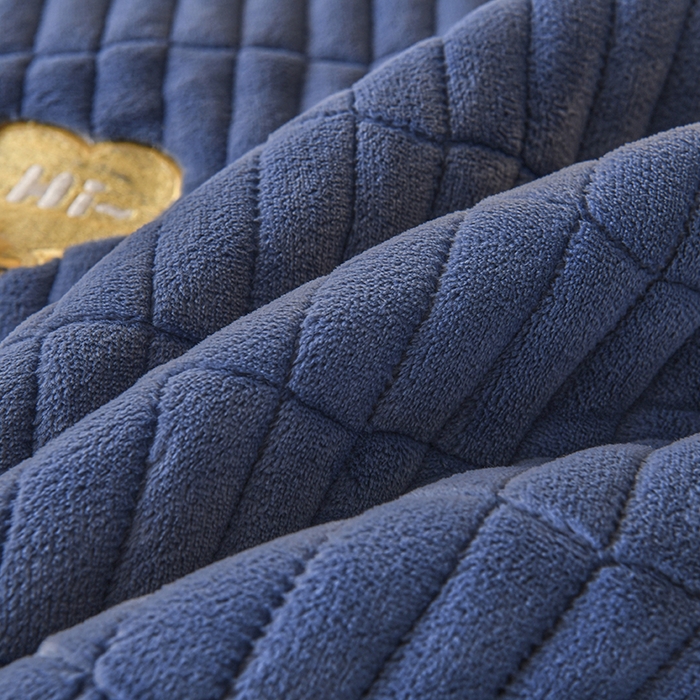 91家纺网 家纺一手货源 找家纺 悠米悠家 2025新款牛奶绒夹棉加厚床褥-小狗 小熊系列 小熊-深蓝