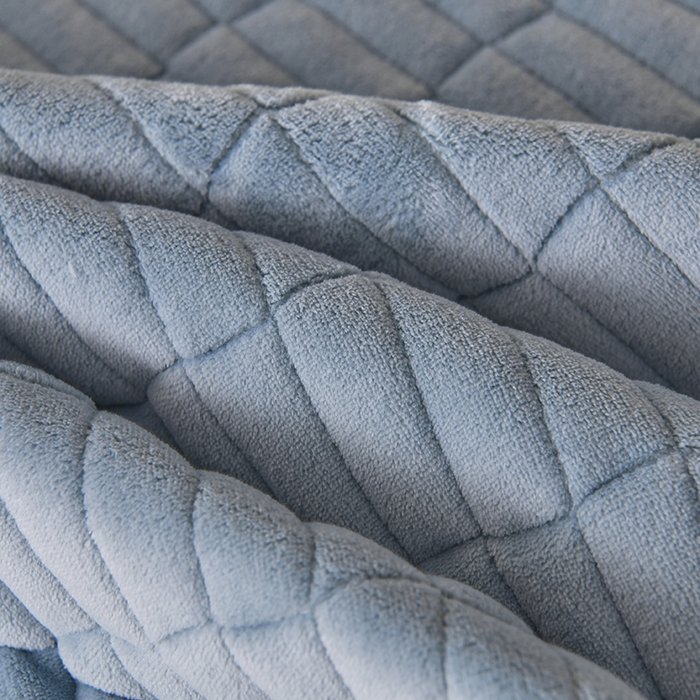 91家纺网 家纺一手货源 找家纺 悠米悠家 2025新款牛奶绒夹棉加厚床褥-小狗 小熊系列 小熊-蓝色