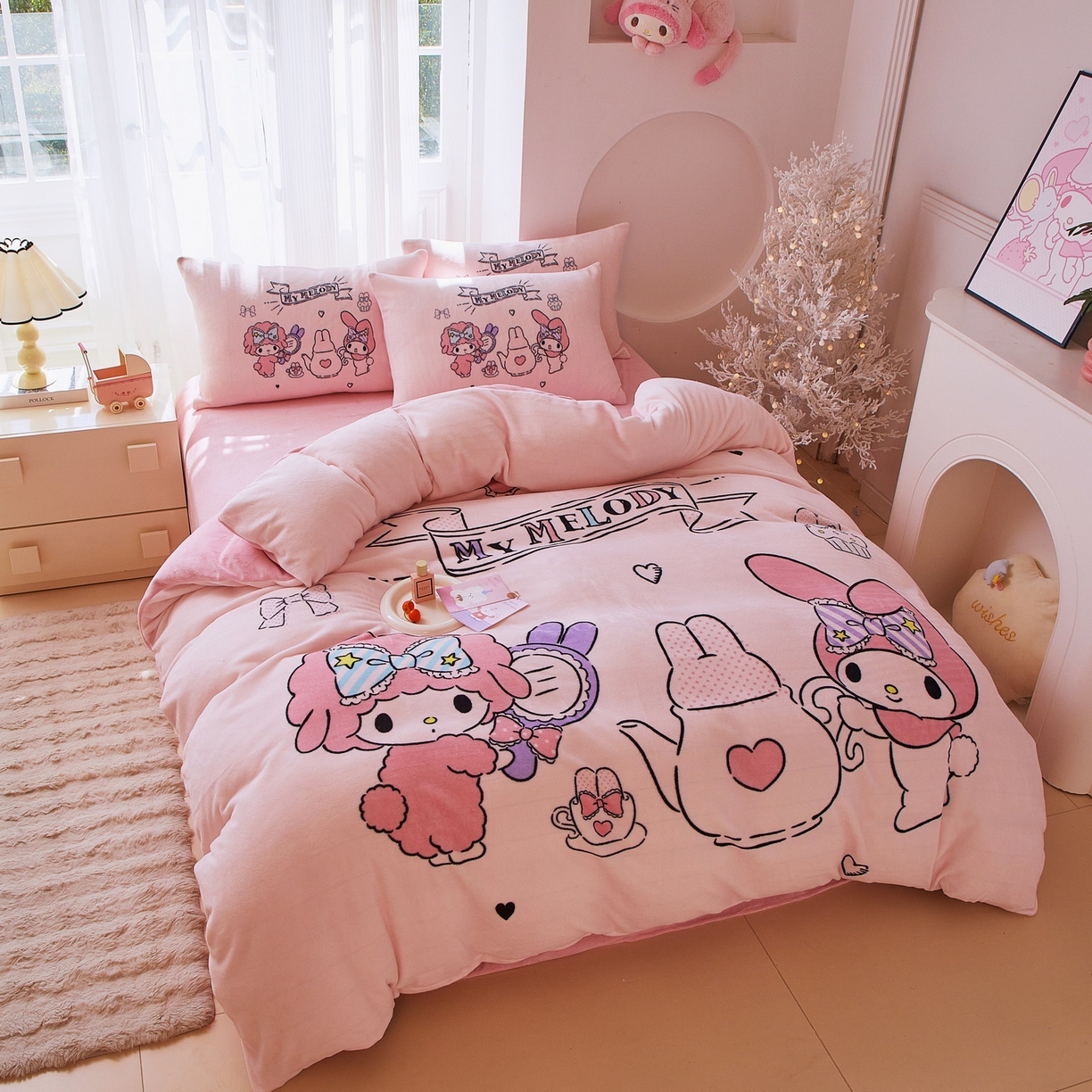 91家纺网 家纺一手货源 找家纺 （总）蘭菲家纺 2025新款三丽欧牛奶绒套件系列四件套