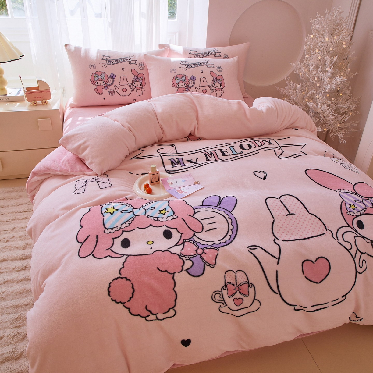 91家纺网 家纺一手货源 找家纺 （总）蘭菲家纺 2025新款三丽欧牛奶绒套件系列四件套