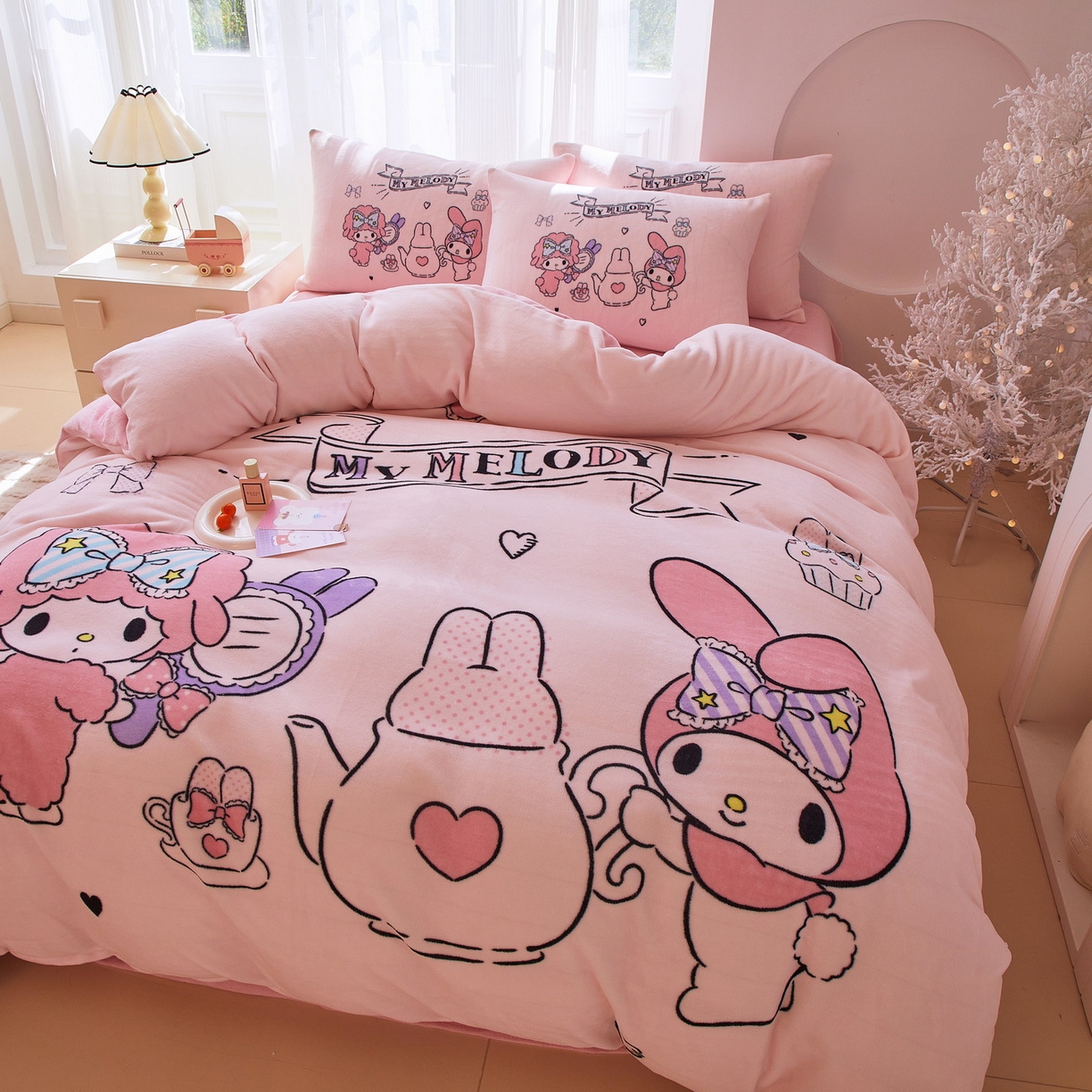 91家纺网 家纺一手货源 找家纺 （总）蘭菲家纺 2025新款三丽欧牛奶绒套件系列四件套